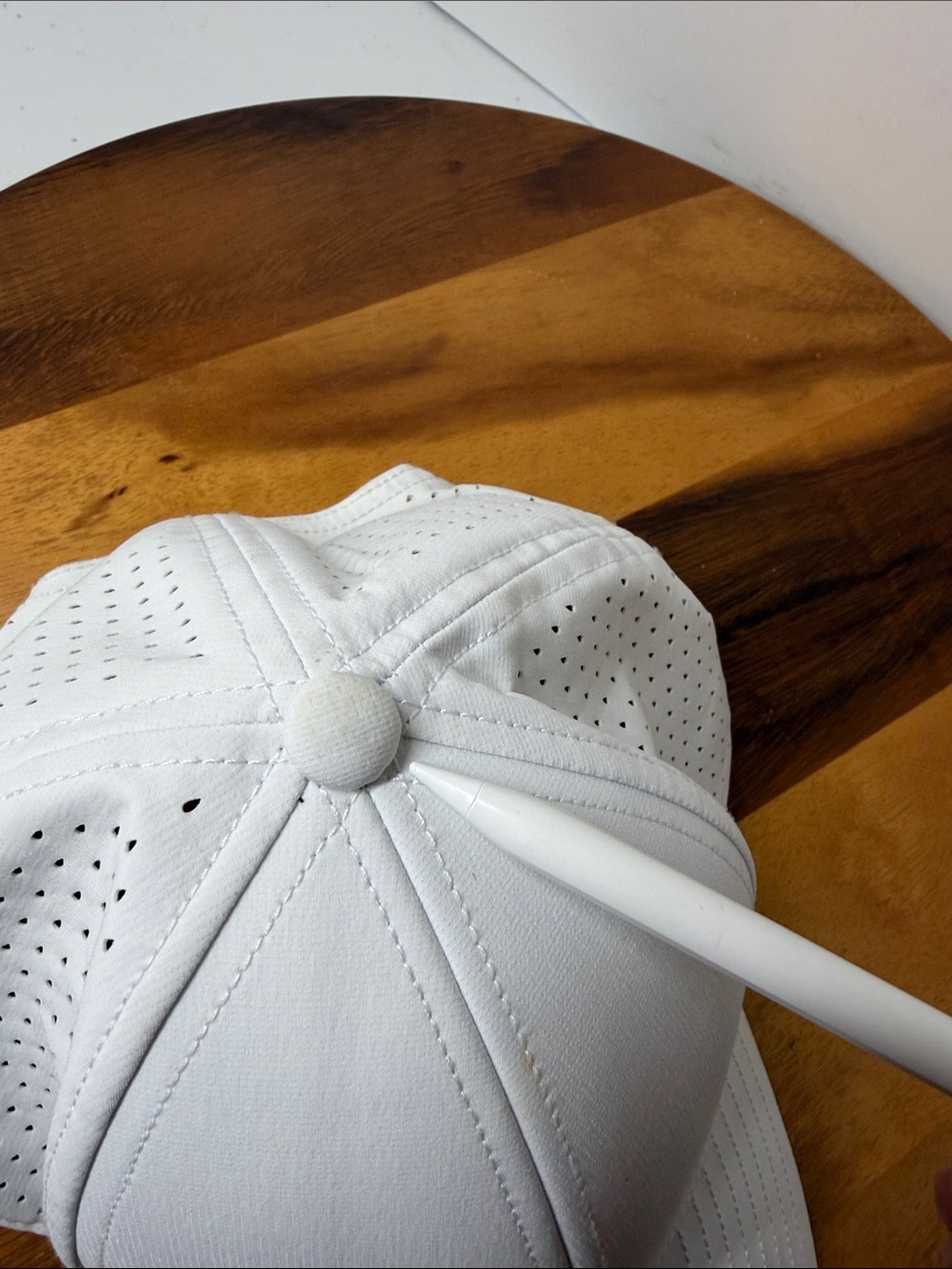 Melin white A-Game Hydro hat, clean, size CL,
Minor stains and discoloration. - Picture 13 of 14